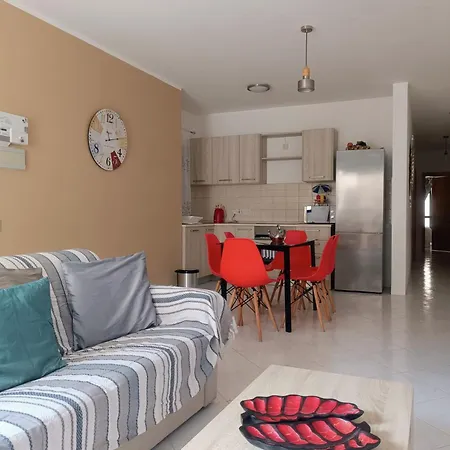 Steps To Bay! Modern 3br Flat With Full Ac Apartamento