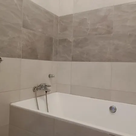 Steps To Bay! Modern 3br Flat With Full Ac Daire