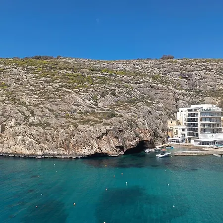 Steps To Bay! Modern 3br Flat With Full Ac Lägenhet Xlendi